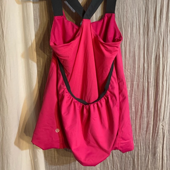 Lululemon tank top. Size 8. - Picture 3 of 6